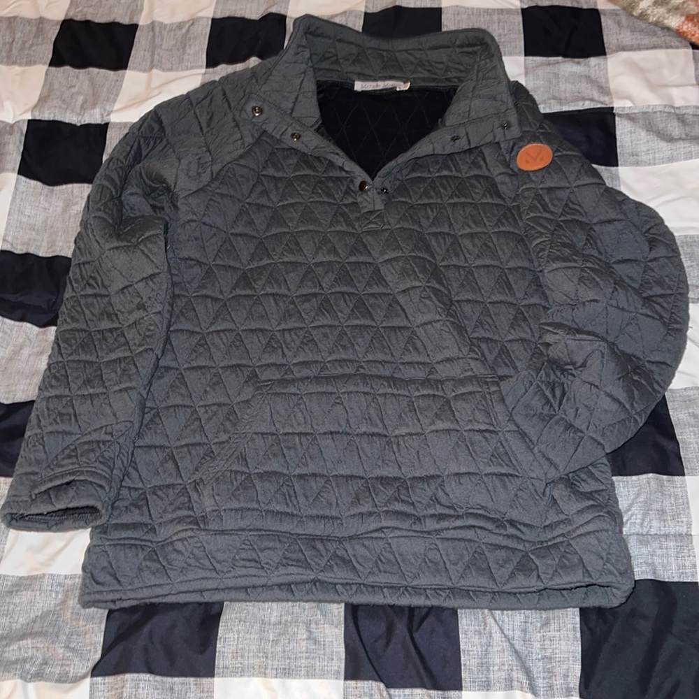 Michelle Mae quilted quarter button small